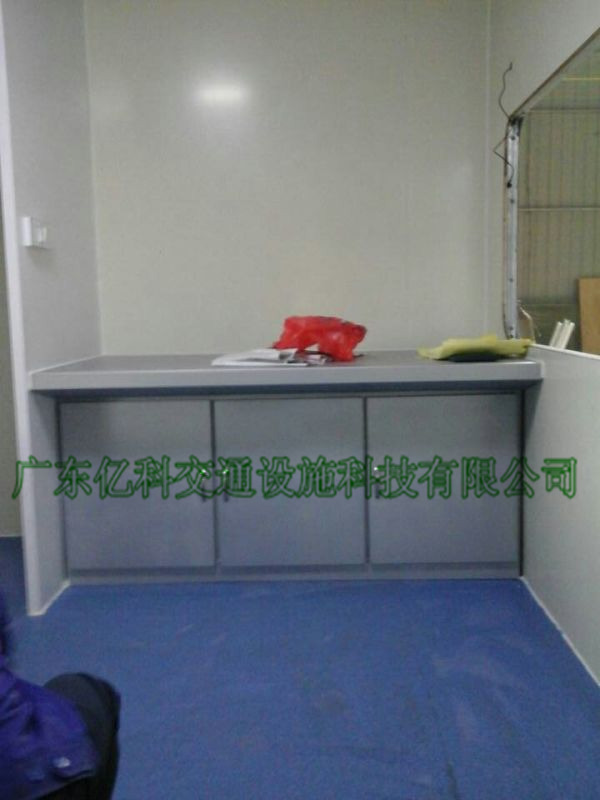 拖掛式移動(dòng)警務(wù)亭內部